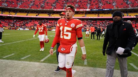Analysis: Kansas City Chiefs still in AFC West driver’s seat despite so many blunders, butterfingers